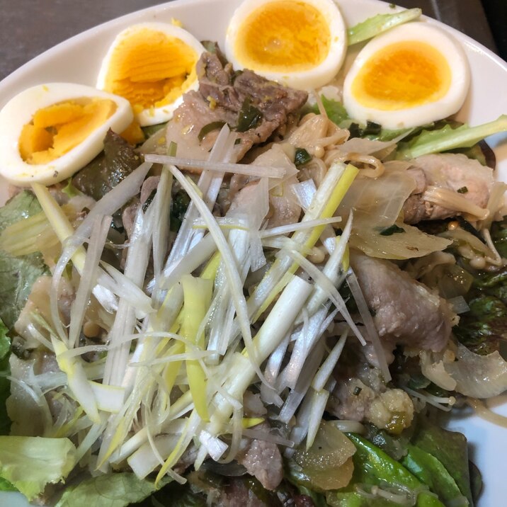 豚バラ肉のネギ塩丼。No.175